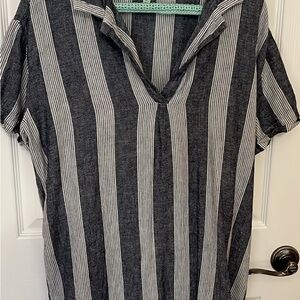 Susina Black Short Sleeve Button Down Shirt with Polo Collar and Relaxed Fit